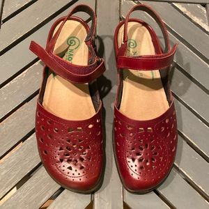Naot women’s sandals size 39